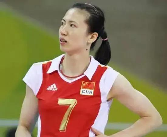 南京女排VS浙江女排，这场直播，我蹲了整整三局才缓过劲儿来